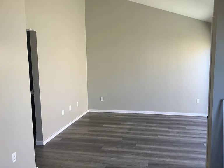 4576 Florence Ave — Photo 7