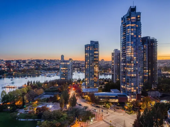 388 Drake St #2101, Vancouver, BC V6B 6A8