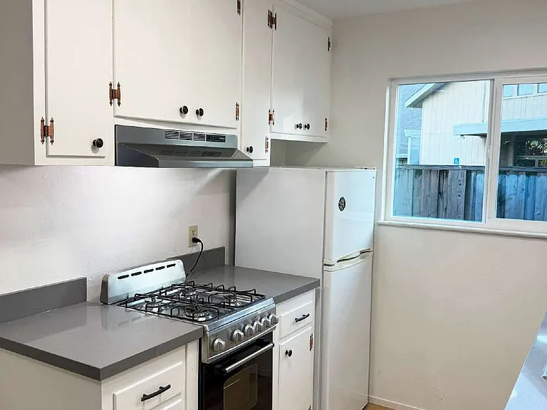 152 Andrieux St — Photo 8