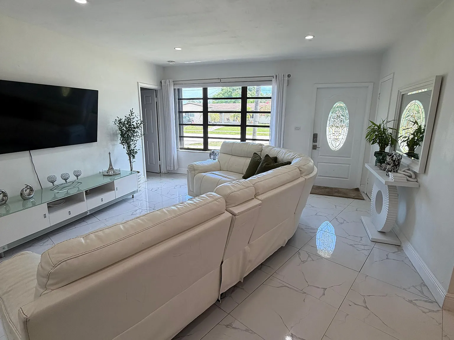 4 bed, 1242 sqft, $3,000 — Photo 4