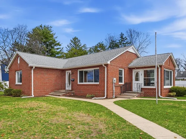 79 Woodlawn St, Chicopee, MA 01020