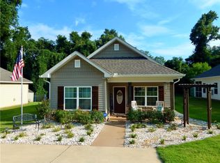 1030 Riverwood Dr, Valley, AL 36854