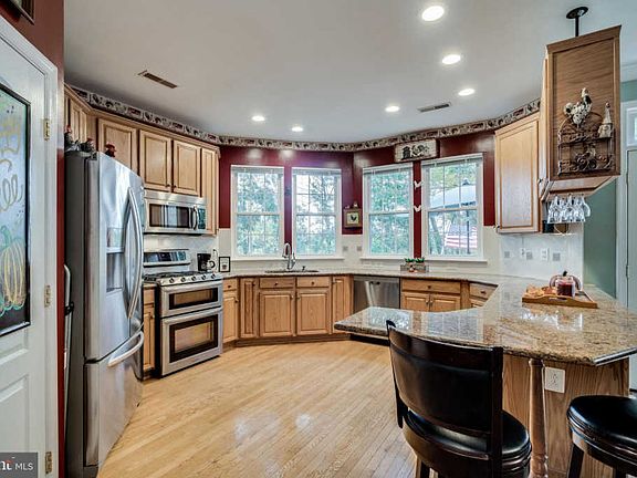 3rd image of 6488 Sutcliffe Dr