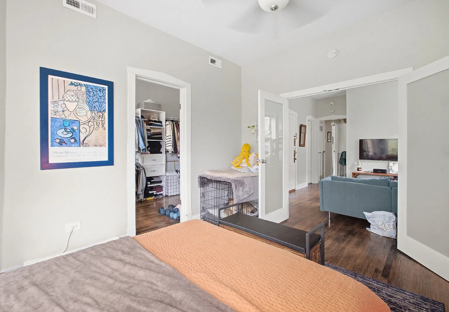 3 bed, 1.0 bath, 1400 sqft, $2,200 — Photo 3