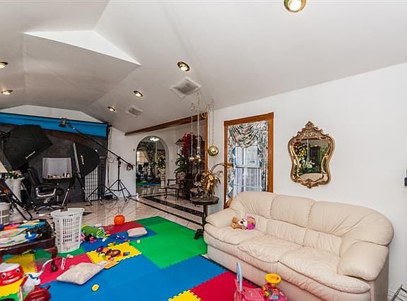 5th image of 105 Domingo Dr