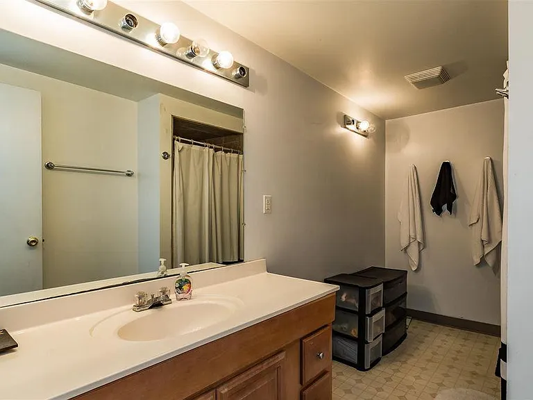 1014 Stanfield St — Photo 21