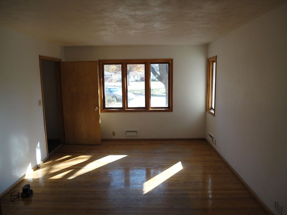 2nd image of 2303 Jensen Ave