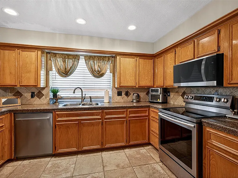 19115 Keyturn Ln — Photo 12