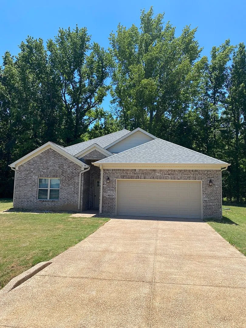 4 bed, 2 bath home built in 2022 in Atoka — Photo 1