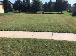 24003 Eagle Ct, Paola, KS 66071