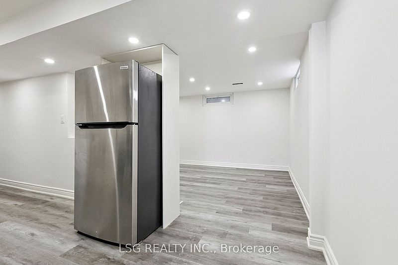 Kitchener House for rent - 2 Bedrooms — photo 11