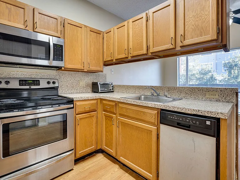 2210 Pearl St #203 — Photo 11