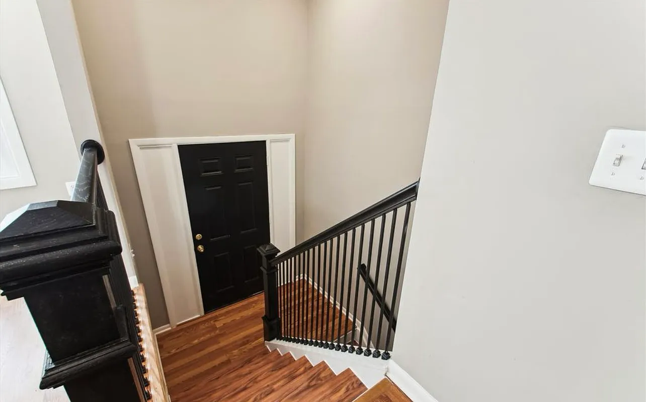 4 bed, 1894 sqft, $3,300 — Photo 2