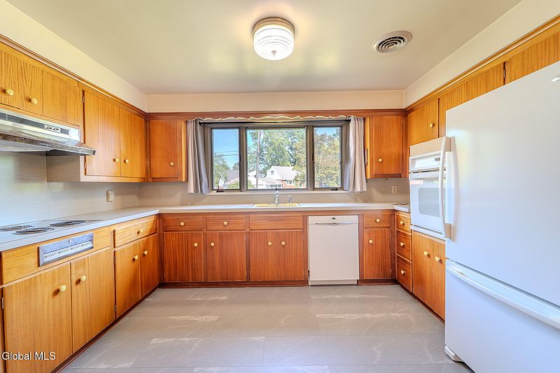 4th image of 1215 Frantzke Avenue