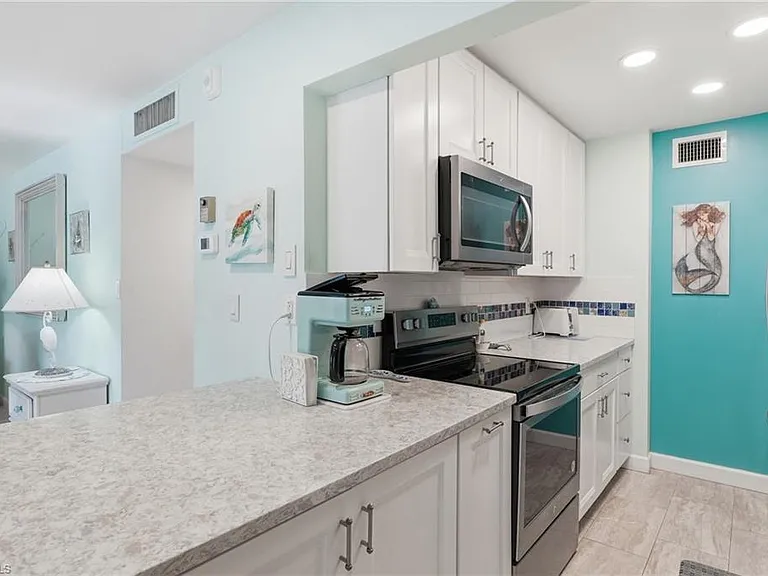 1065 Gulf Shore Blvd N #108 — Photo 11
