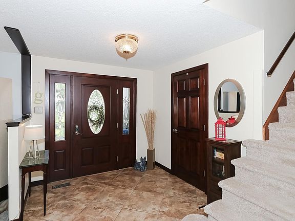 3rd image of 819 Georgean Ln
