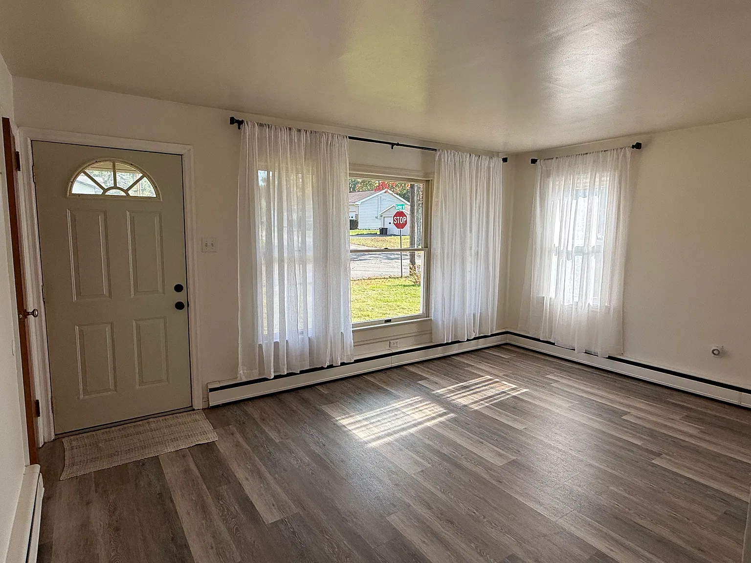 4 bed, 1138 sqft, $1,800 — Photo 3