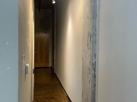5th image of 415 Oliver Hill Way APT 1C