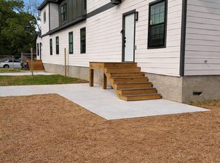 1422 W Willis St #A, Alvin, TX 77511