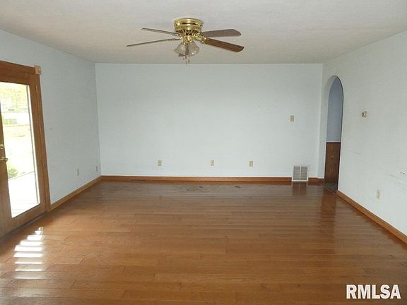 4th image of 315 N Grand Ave