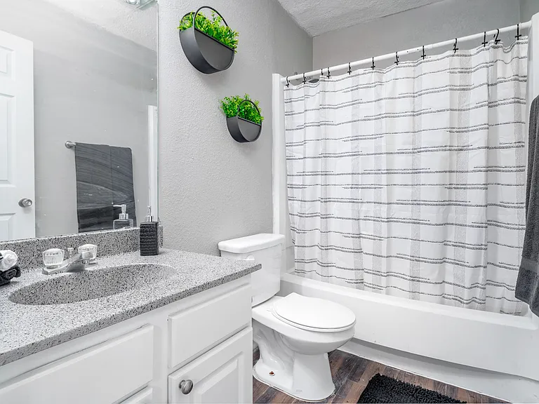 Stratton Park Apartments — Photo 8