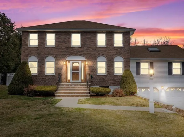 11 Valdora Dr, Stoneham, MA 02180