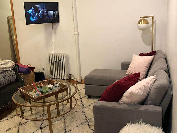2nd image of 536 E 5th St APT 6