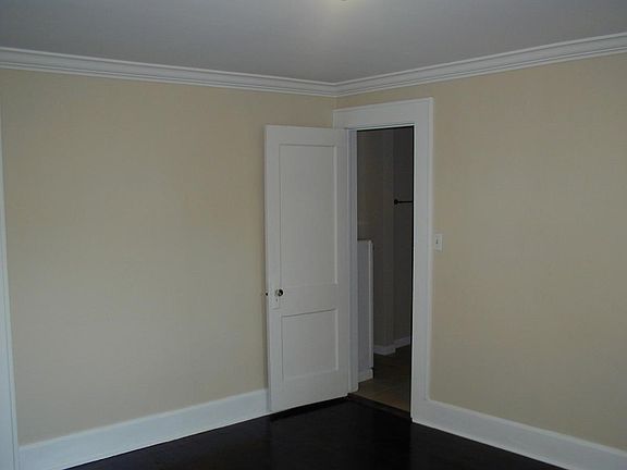 4th image of 619 Earl Ave N APT 3