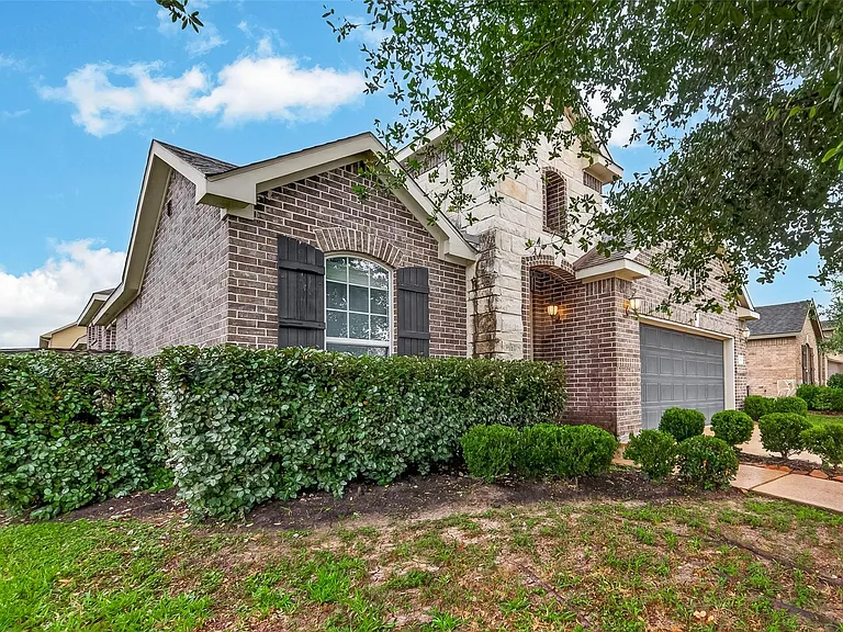 2209 Hidden Meadow Ln — Photo 2