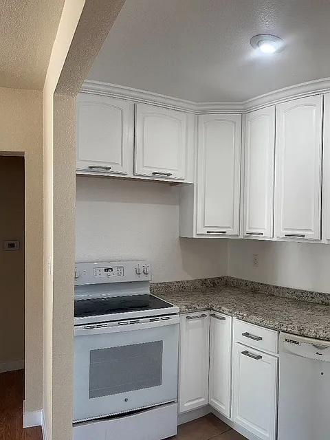 Kitchen - W Emerson Ave