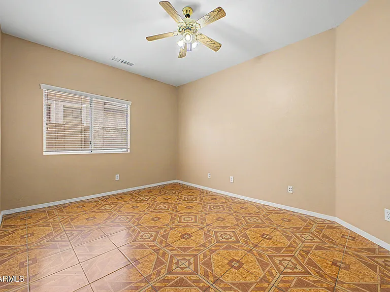 5329 W La Salle St — Photo 29