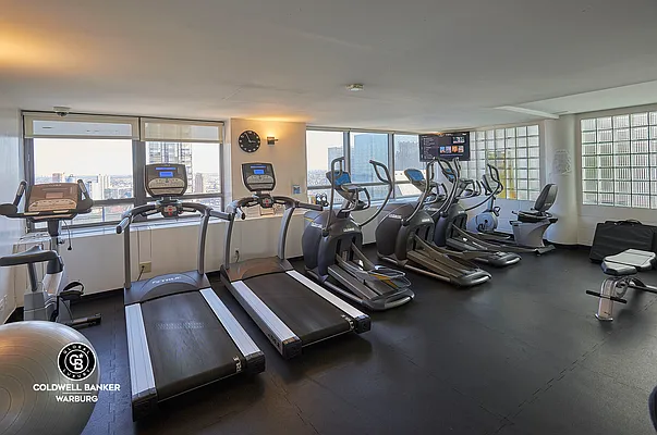 Rented by Coldwell Banker Warburg | media 22