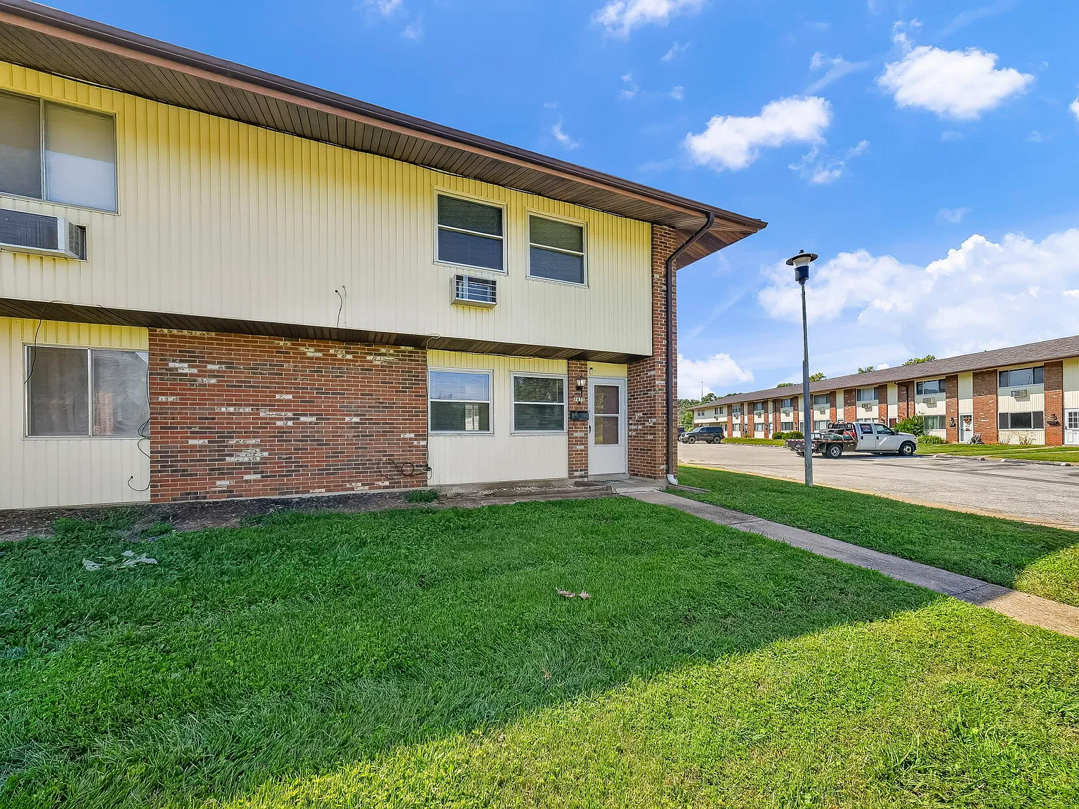 3 bed, 1260 sqft, $1,600 — Photo 2