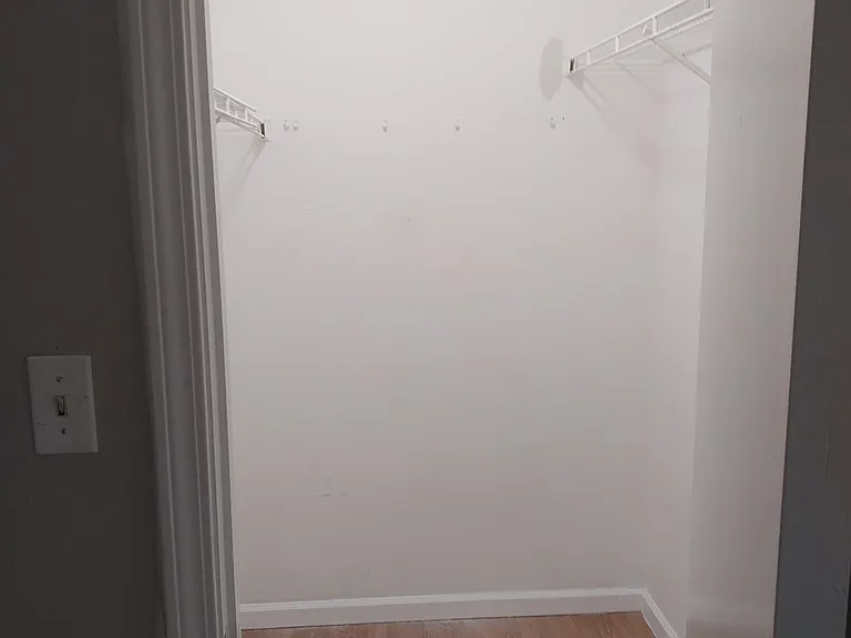 5691 Waterford Ct — Photo 15