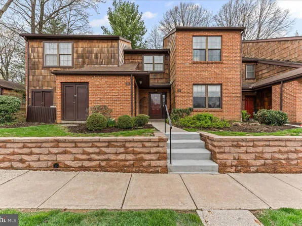 28 Hopkinson Ct, Chesterbrook, PA 19087