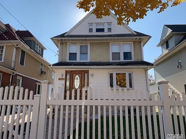 1st image of 152-28 Roosevelt Ave #1