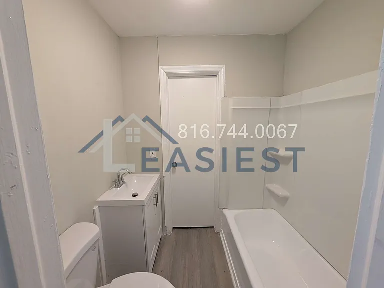 2402 S Claremont Ave — Photo 11