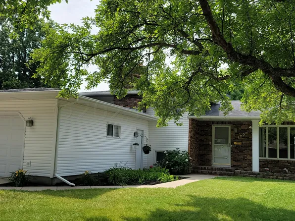 1203 26th Ave S, Moorhead, MN 56560
