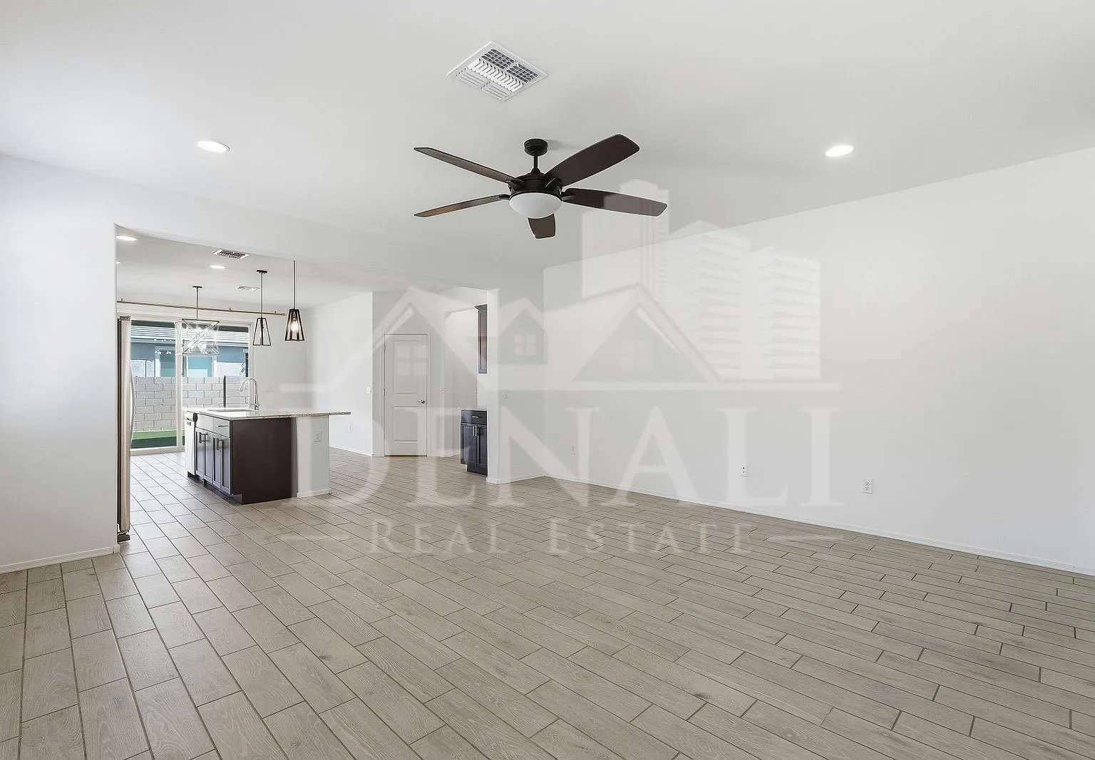 4 bed, 2.0 bath, 1912 sqft, $1,900 — Photo 4