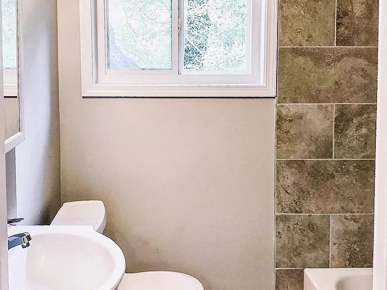 (Unit #2|1-Bed/1-Bath|Second Floor): Bathroom