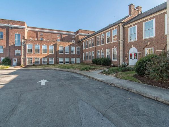 140 E Glenwood Ave Unit 106