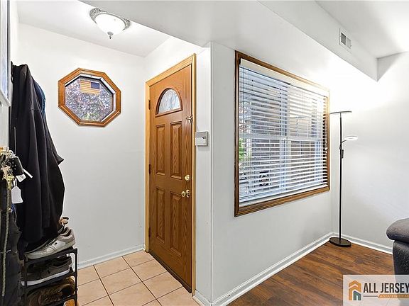 4th image of 56 Jefferson Dr