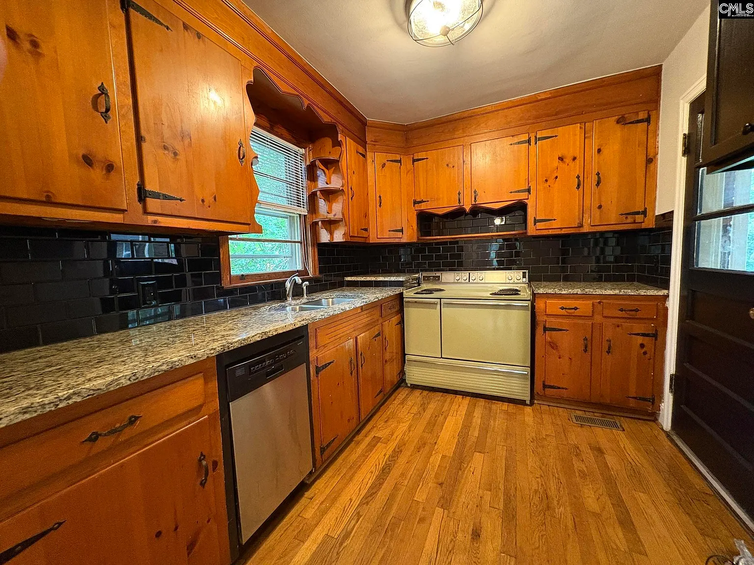 3 bed, 1124 sqft, $1,750 — Photo 3