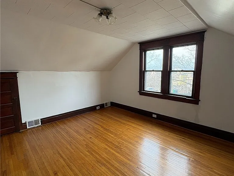 189 Westminster Ave — Photo 25