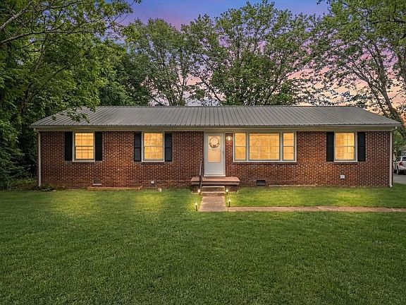 2nd image of 756 Ridgelawn Pl