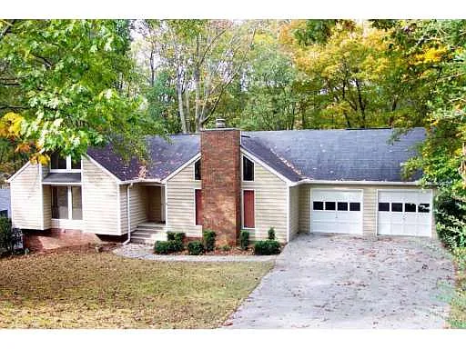 220 Saratoga Dr photo 1