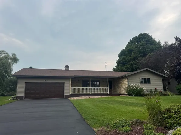 119 Grand St, Highland, WI 53543