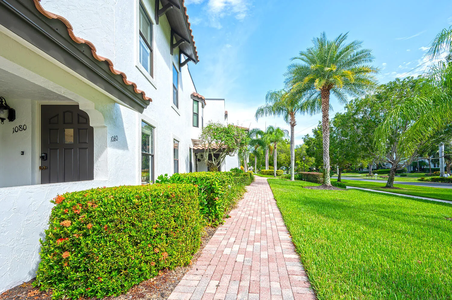 2 bed, 2.5 bath, 1584 sqft, $11,000 — Photo 3