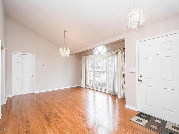 2nd image of 8409 Lacevine Pl