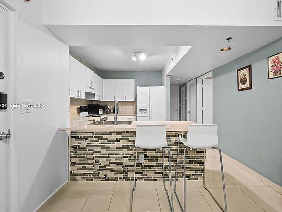 3rd image of 104 SW 9th St APT 305